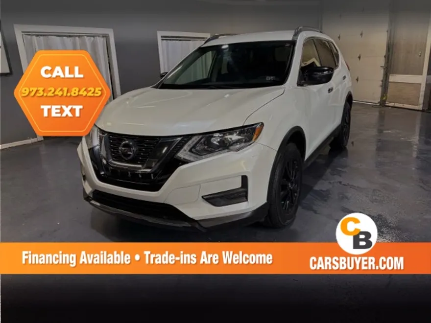 2017 Nissan Rogue SV photo 1
