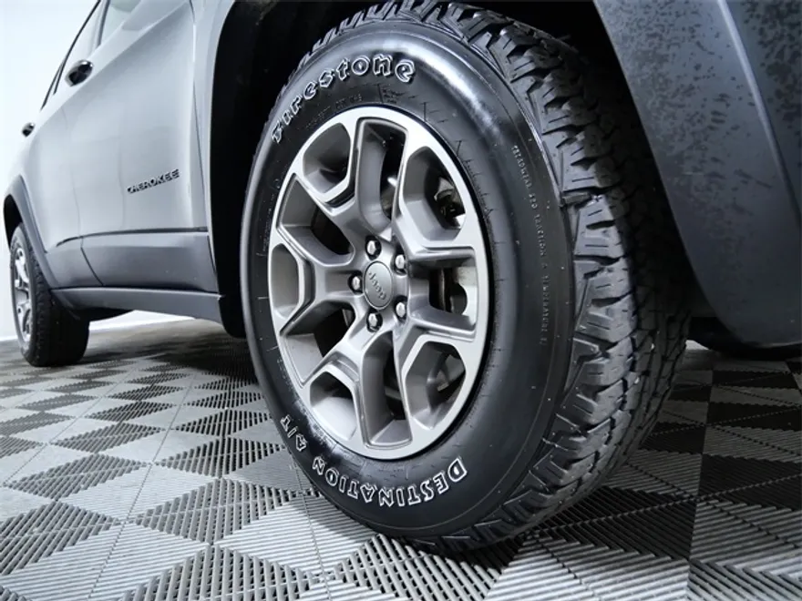 2021 Jeep Cherokee Trailhawk photo 1