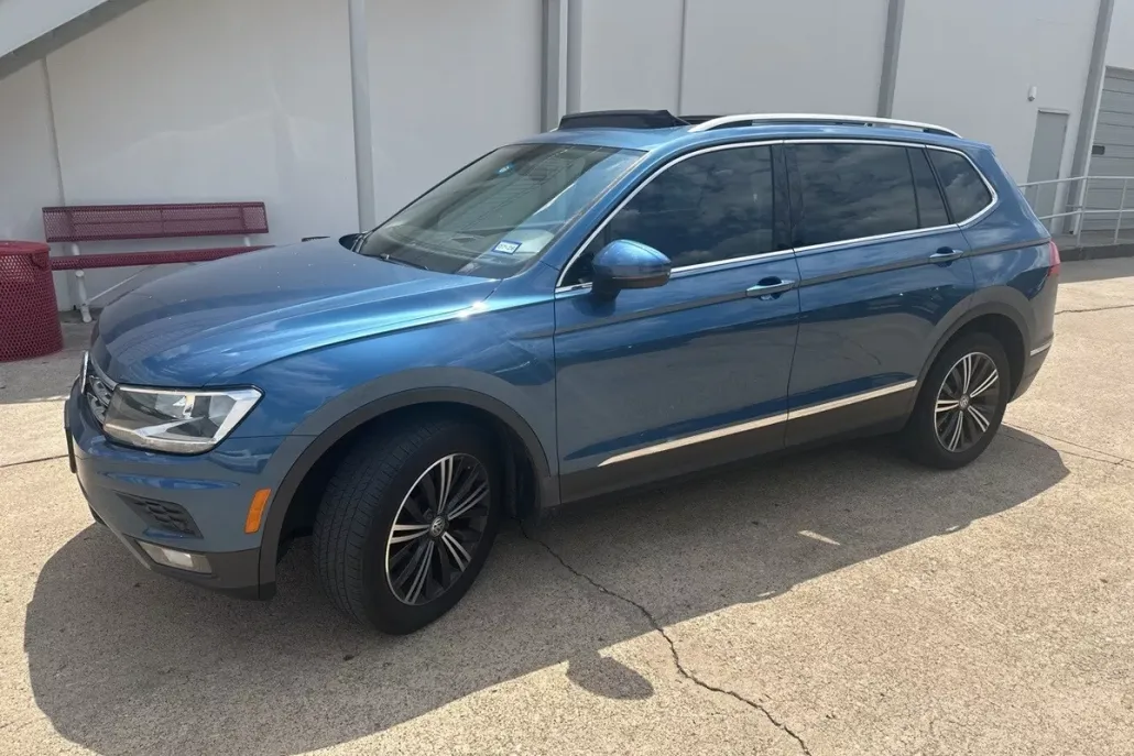 2019 Volkswagen Tiguan SEL R-Line photo 1