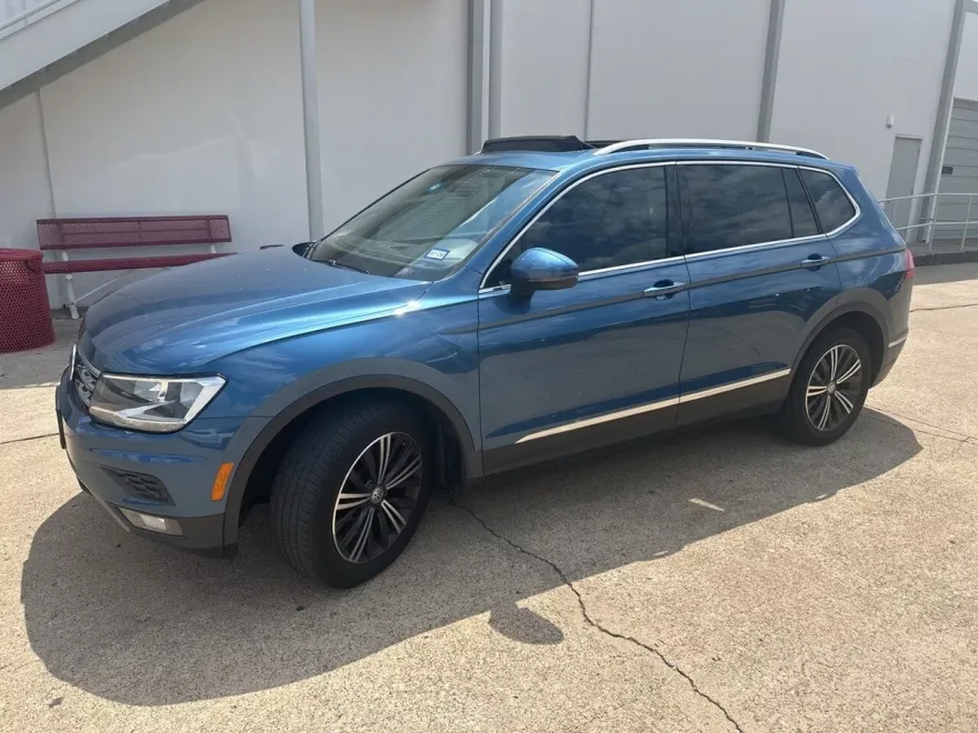 2019 Volkswagen Tiguan SEL R-Line photo 1