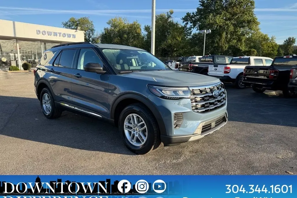 2025 Ford Explorer photo 1