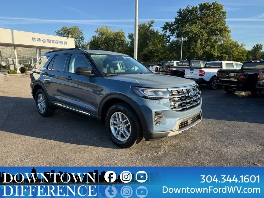 2025 Ford Explorer photo 1