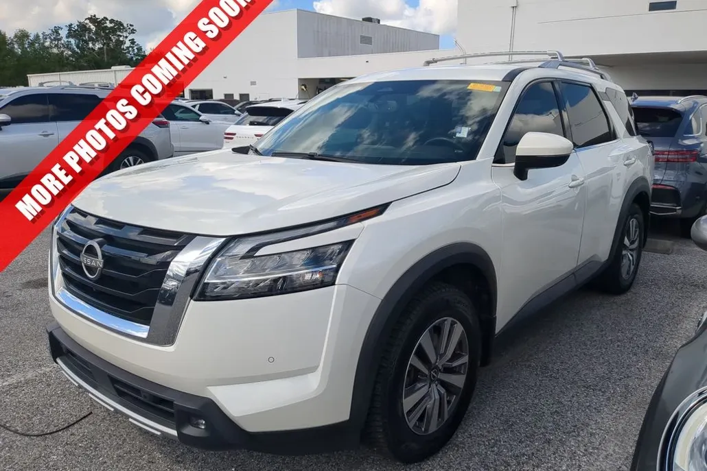 2022 Nissan Pathfinder SL photo 1