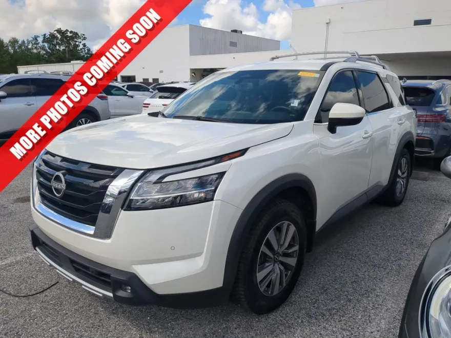 2022 Nissan Pathfinder SL photo 1