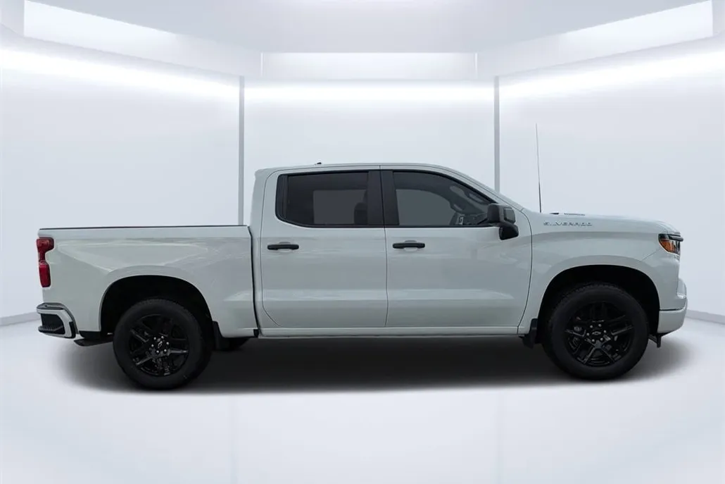 2026 Chevrolet Silverado 1500 Custom photo 1