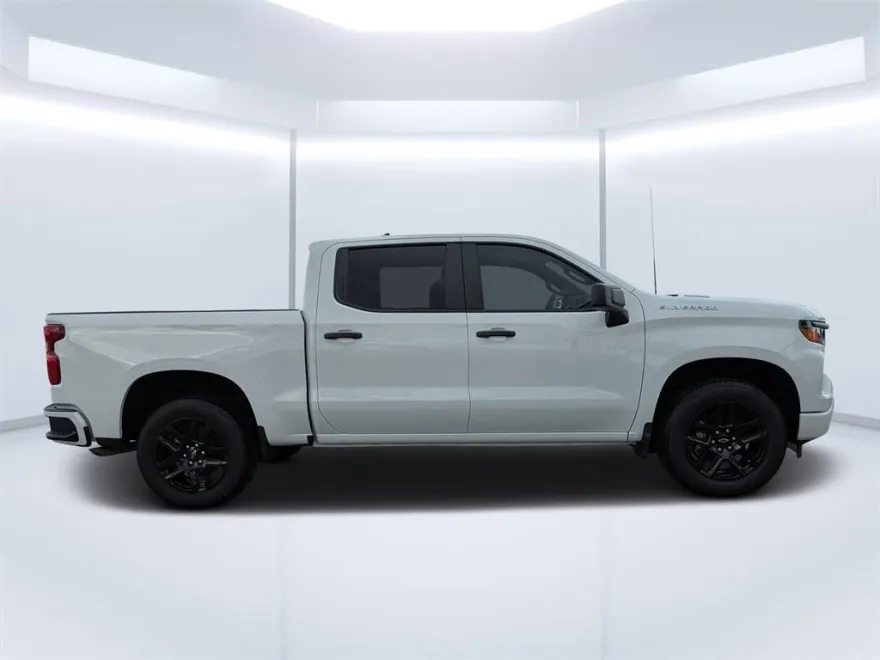 2026 Chevrolet Silverado 1500 Custom photo 1