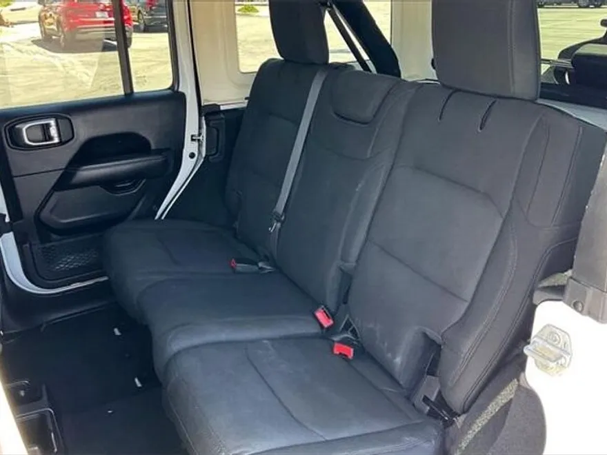 2023 Jeep Wrangler Sahara photo 22