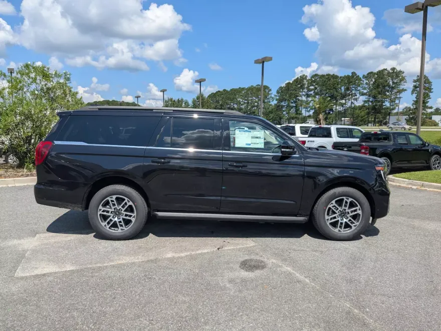 2025 Ford Expedition MAX photo 1