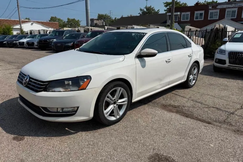 2012 Volkswagen Passat V6 SE photo 1