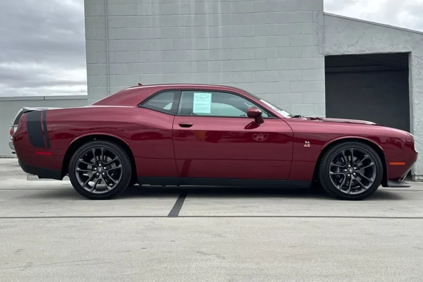 2022 Dodge Challenger R/T Scat Pack photo 1