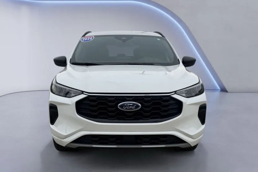 2024 Ford Escape ST-Line photo 1