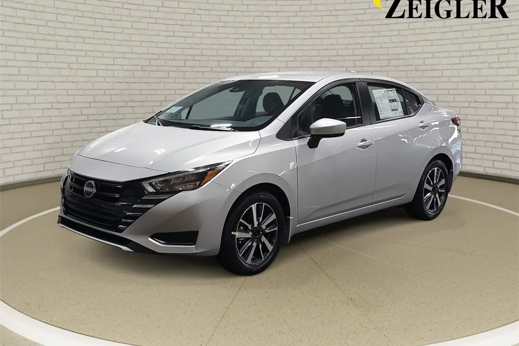 2025 Nissan Versa 1.6 SV photo 1