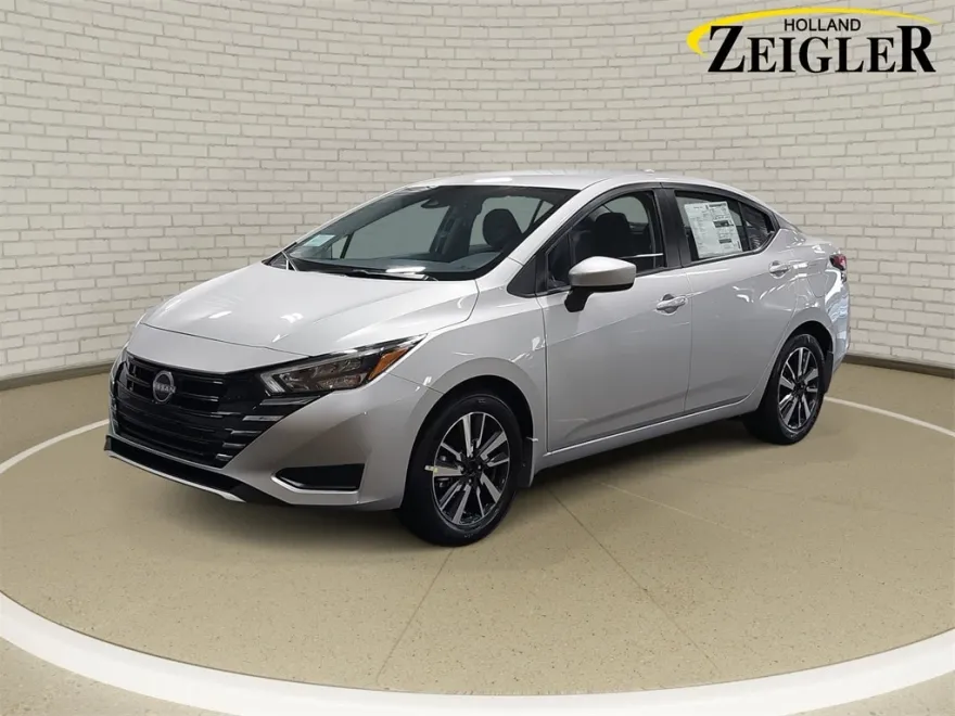 2025 Nissan Versa 1.6 SV photo 1