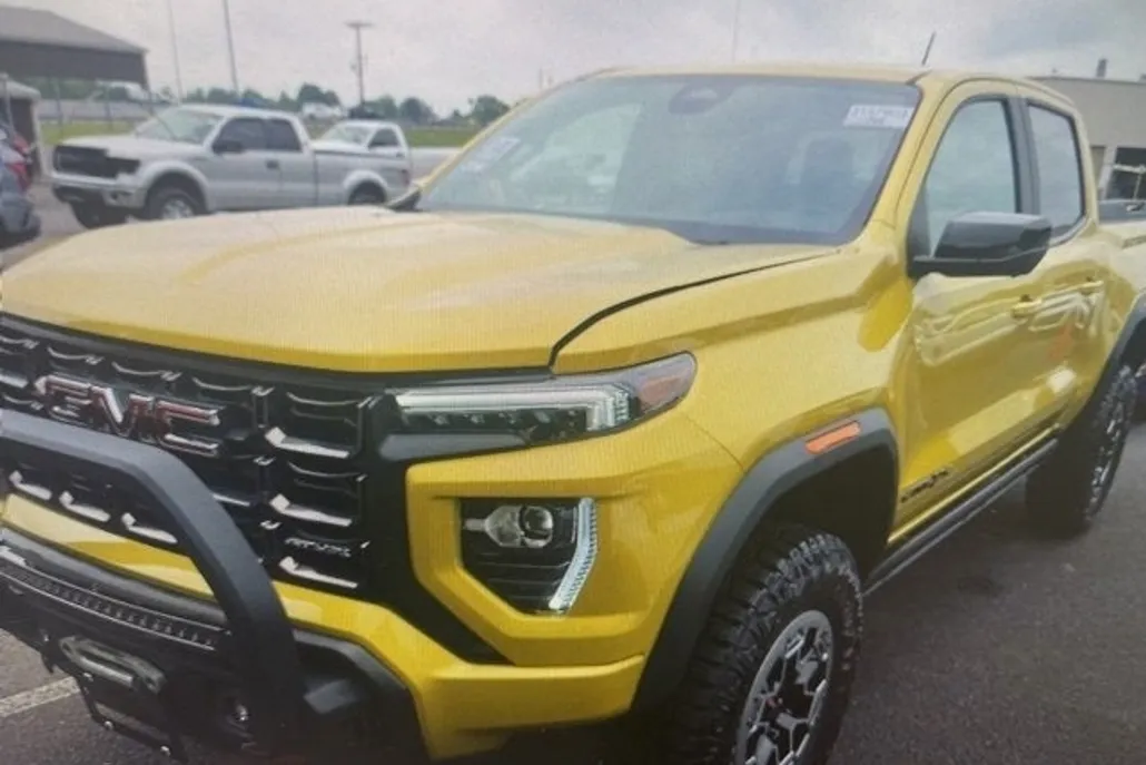 2023 Gmc Canyon AT4X photo 1