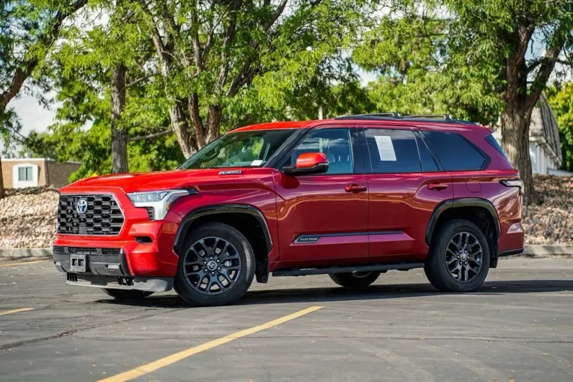 2023 Toyota Sequoia Platinum photo 1