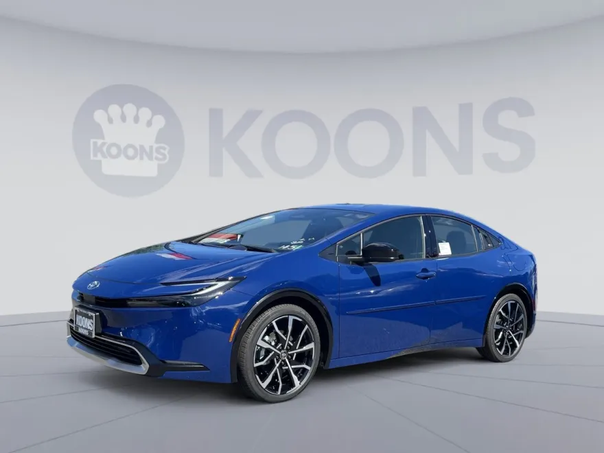 2026 Toyota Prius Plug-in Base photo 1