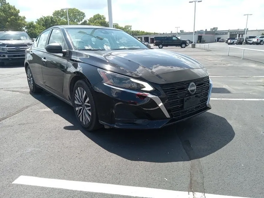 2024 Nissan Altima 2.5 SV photo 1