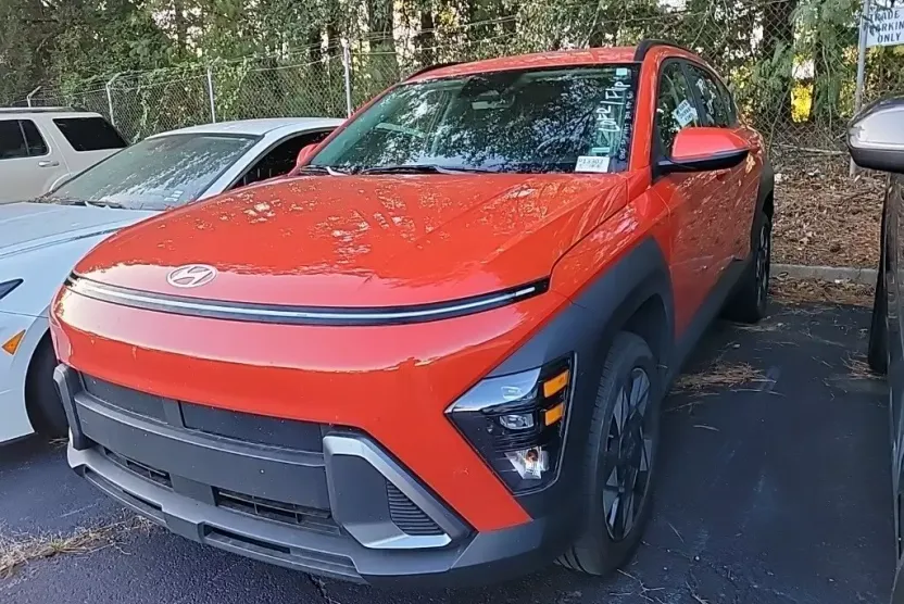 2025 Hyundai Kona SEL photo 1