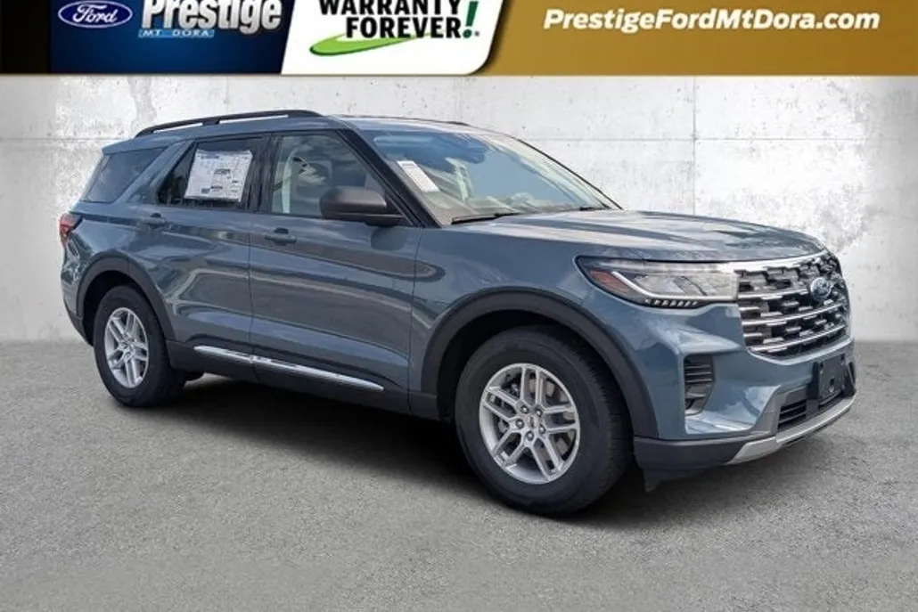2025 Ford Explorer photo 1