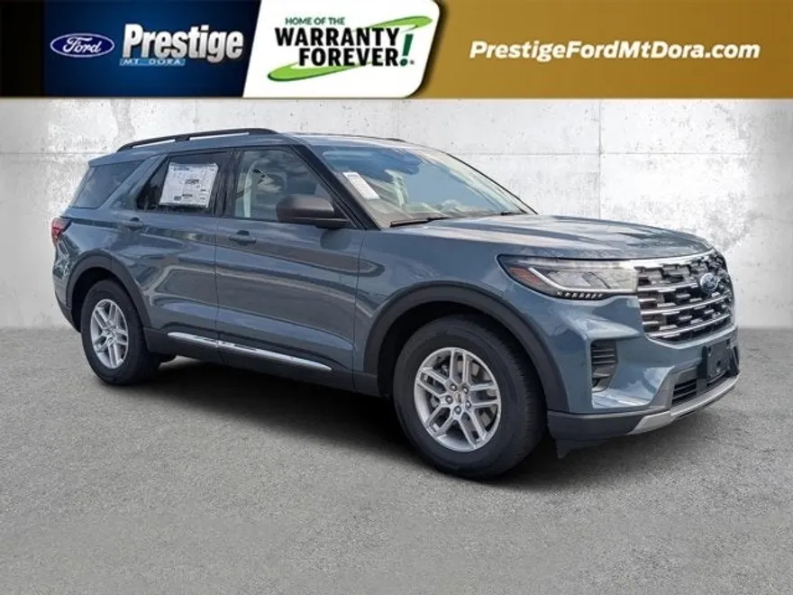 2025 Ford Explorer photo 1