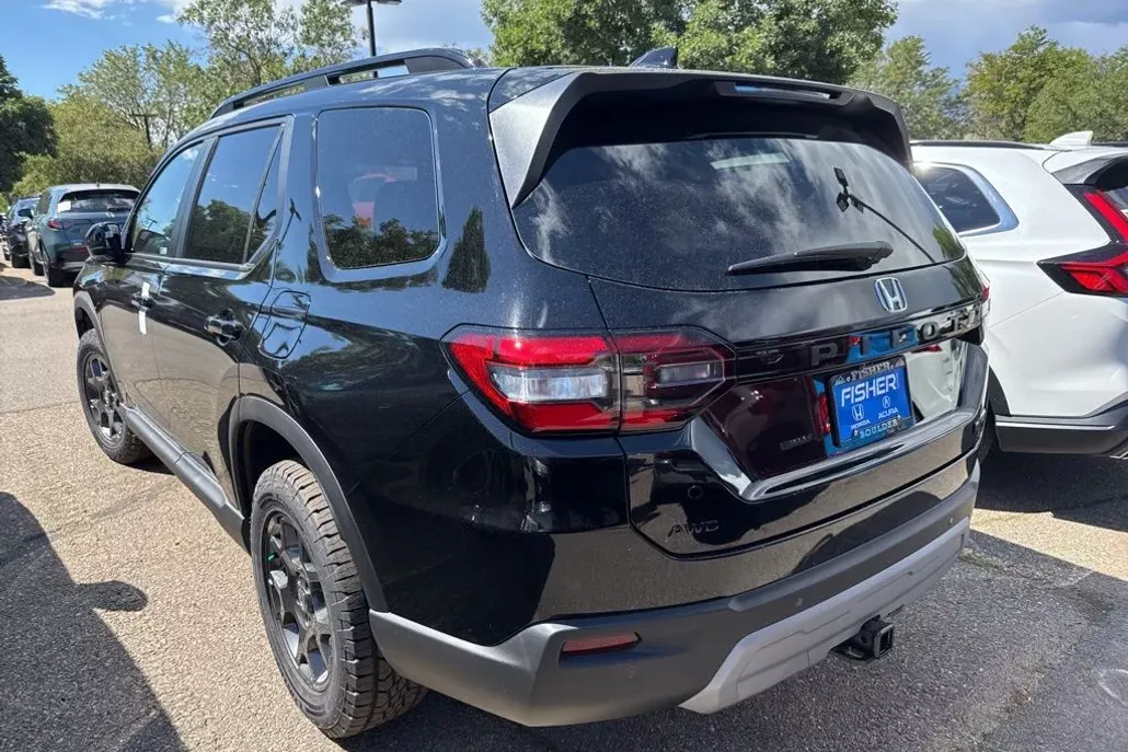 2025 Honda Pilot TrailSport photo 1