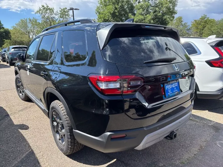 2025 Honda Pilot TrailSport photo 1