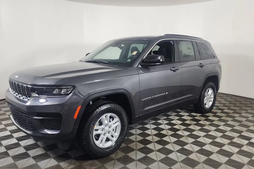 2025 Jeep Grand Cherokee Laredo photo 1