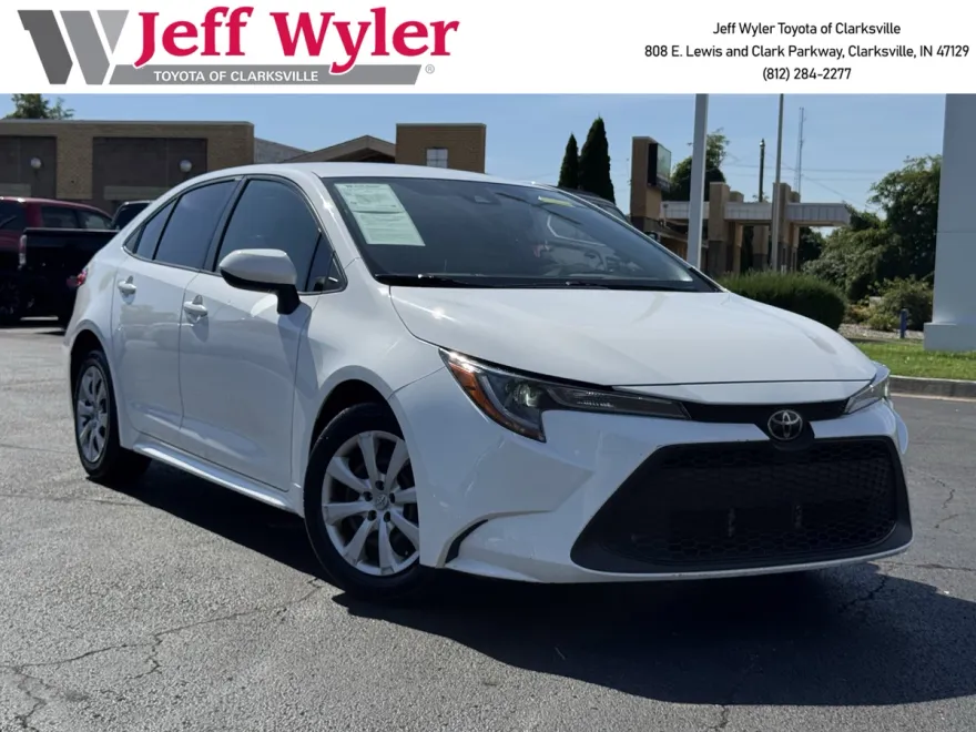 2020 Toyota Corolla LE photo 1
