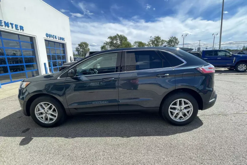 2022 Ford Edge SEL photo 1