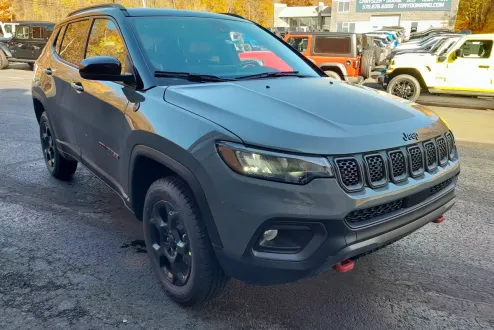 2023 Jeep Compass Trailhawk photo 3