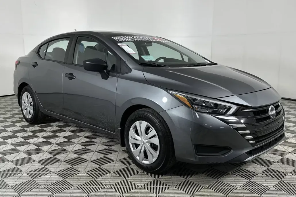2025 Nissan Versa S photo 1