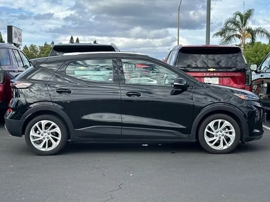 2022 Chevrolet Bolt EUV photo 1
