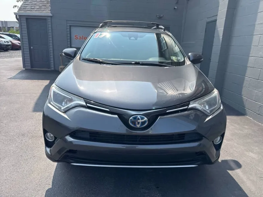 2017 Toyota RAV4 Hybrid XLE photo 1