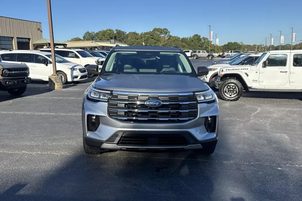 2025 Ford Explorer photo 1