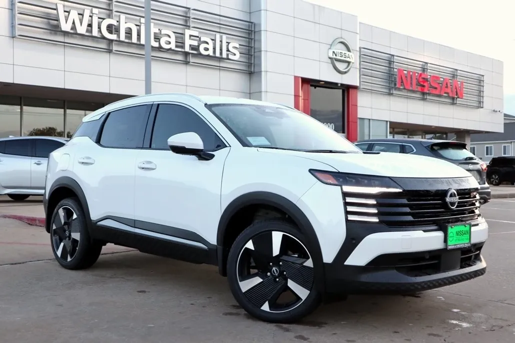 2025 Nissan Kicks SR photo 1
