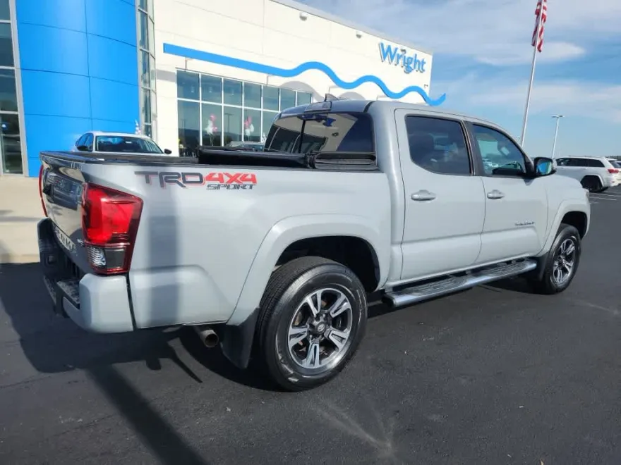 2019 Toyota Tacoma TRD Sport V6 photo 1