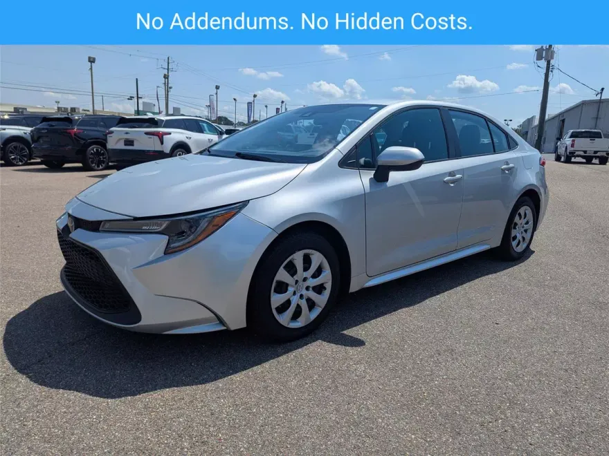 2022 Toyota Corolla LE photo 1