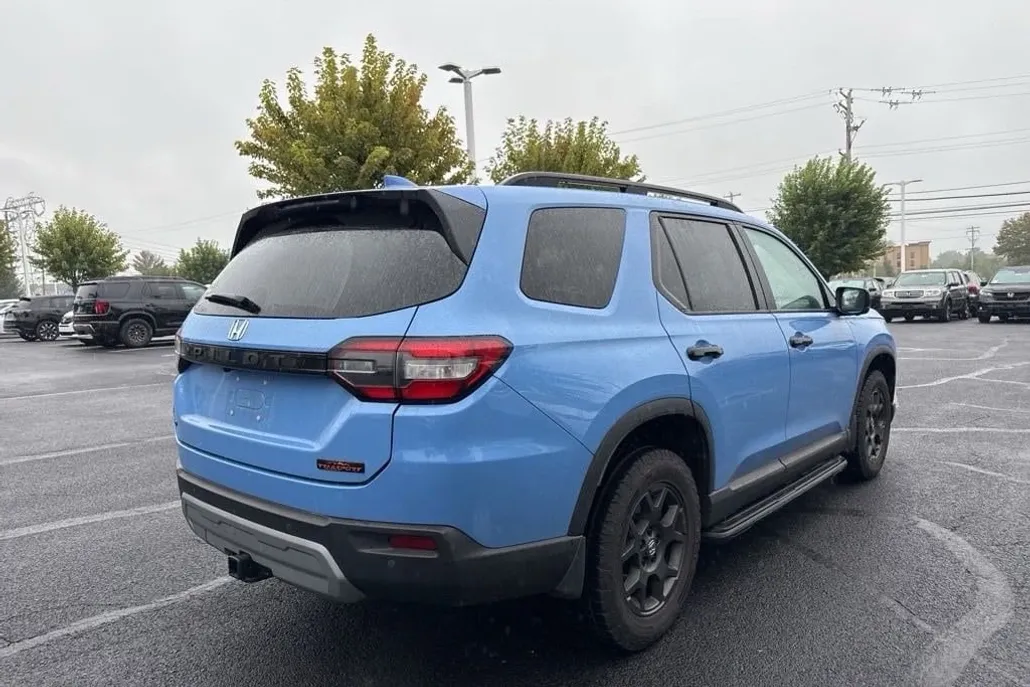 2023 Honda Pilot TrailSport photo 1