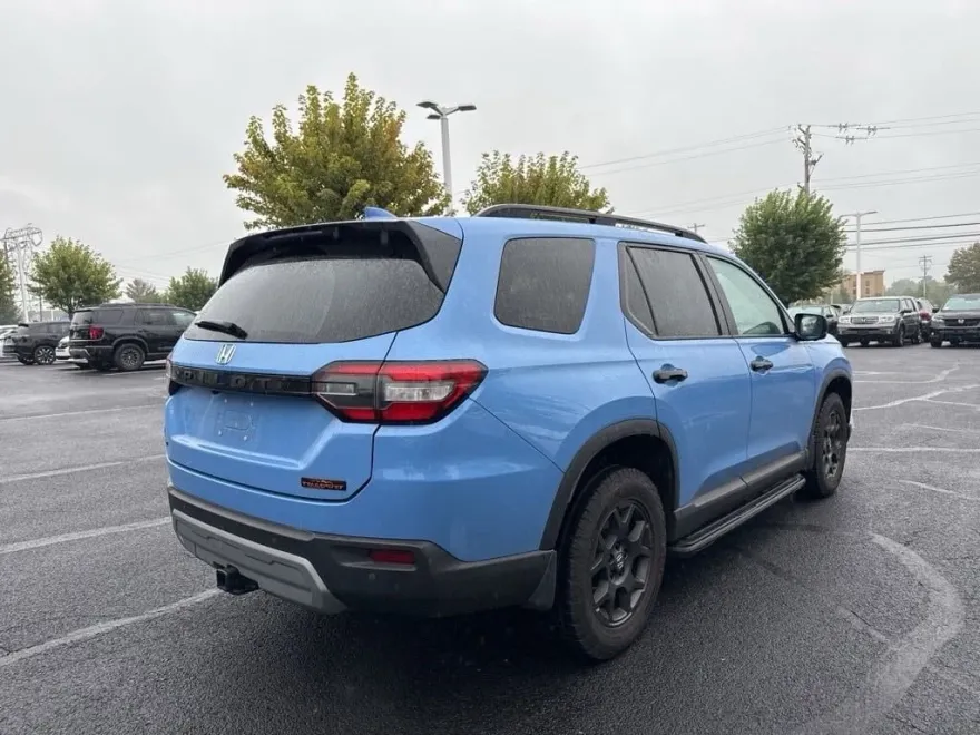 2023 Honda Pilot TrailSport photo 1