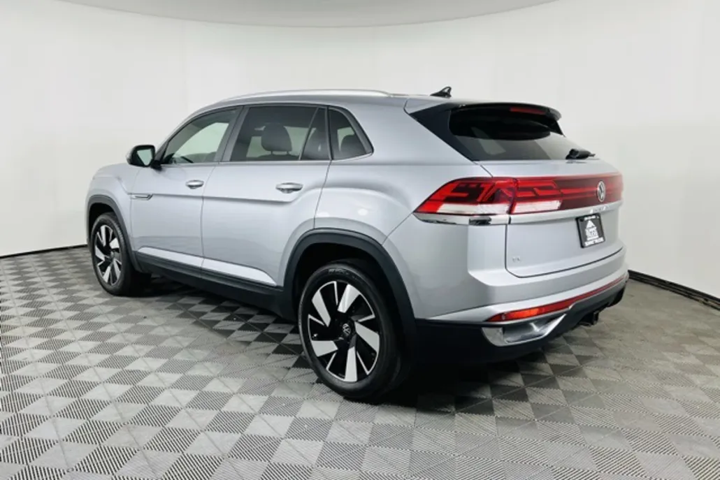 2024 Volkswagen Atlas Cross Sport SE Technology photo 1