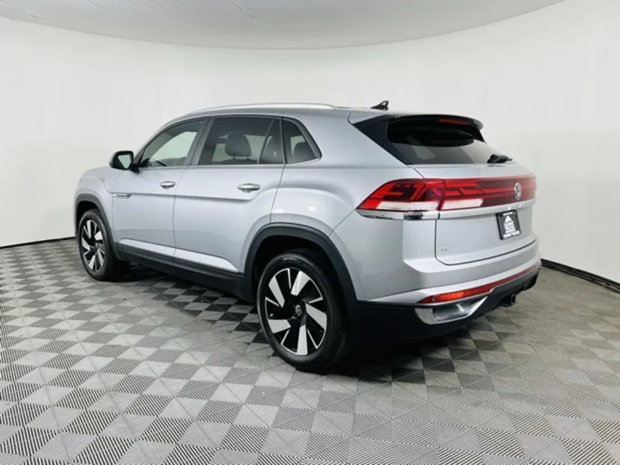 2024 Volkswagen Atlas Cross Sport SE Technology photo 1