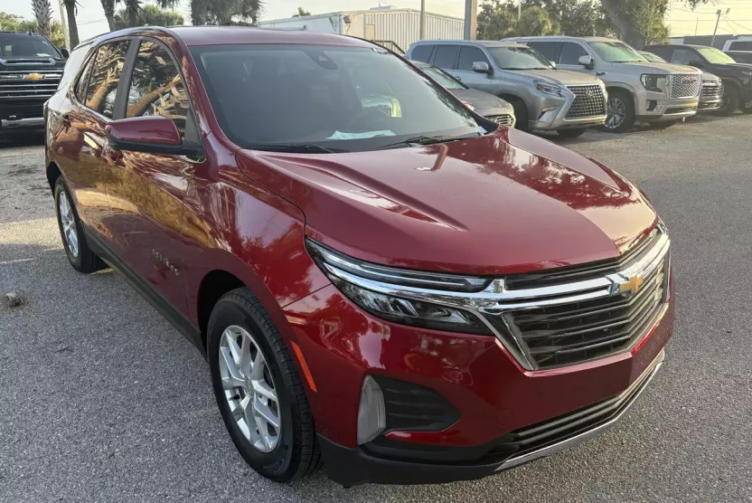2023 Chevrolet Equinox LT photo 1