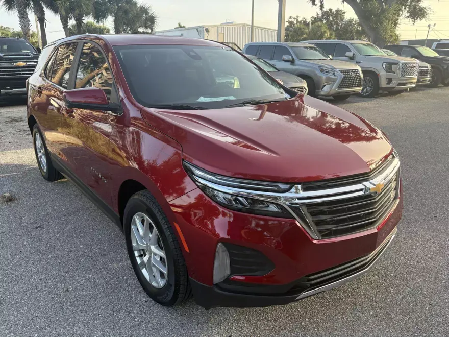 2023 Chevrolet Equinox LT photo 1