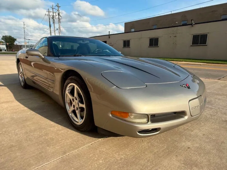 2002 Chevrolet Corvette photo 1