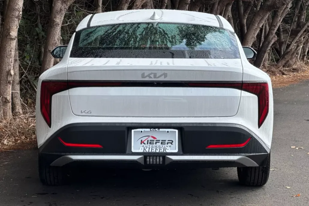 2025 Kia K4 LXS photo 1
