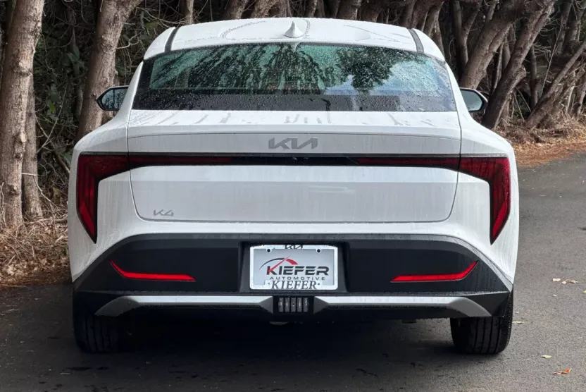 2025 Kia K4 LXS photo 1