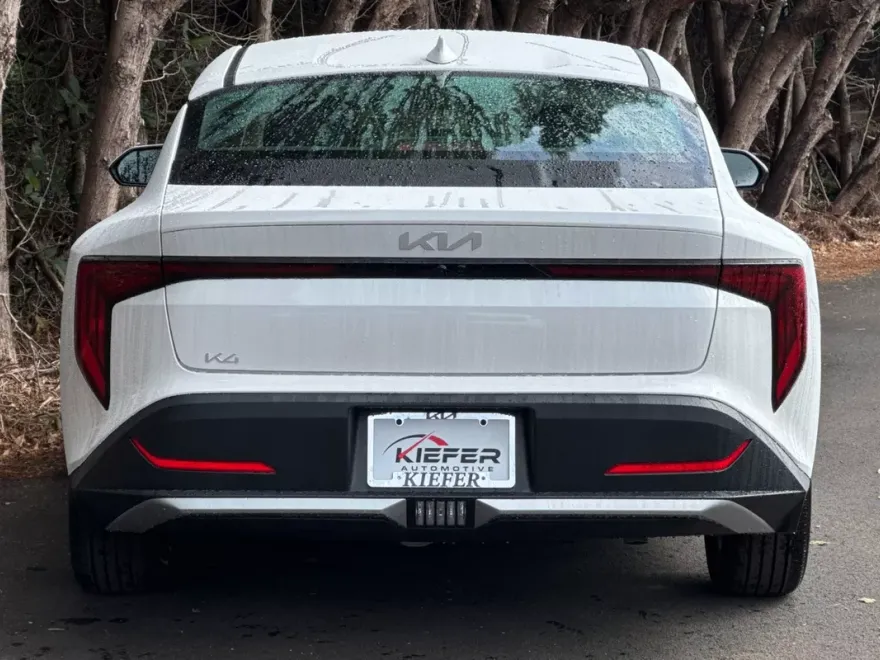 2025 Kia K4 LXS photo 1