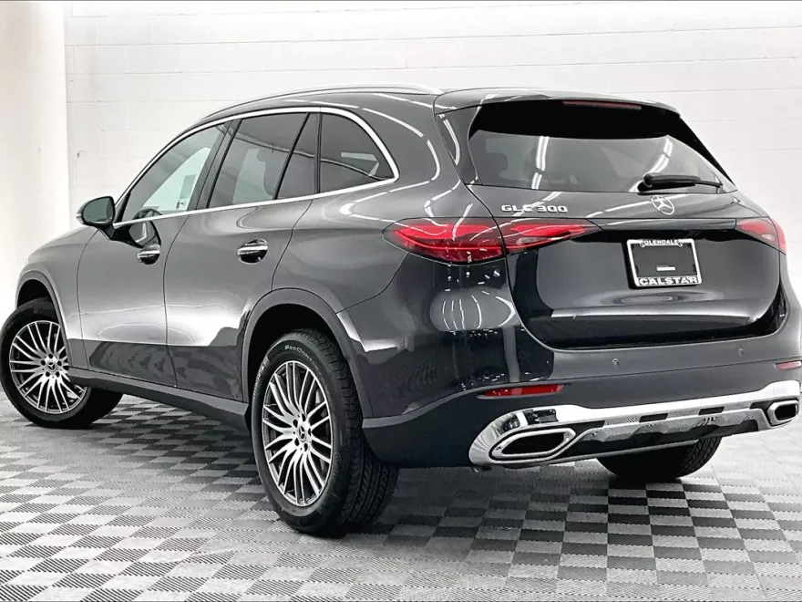 2026 Mercedes Benz GLC 300 photo 1