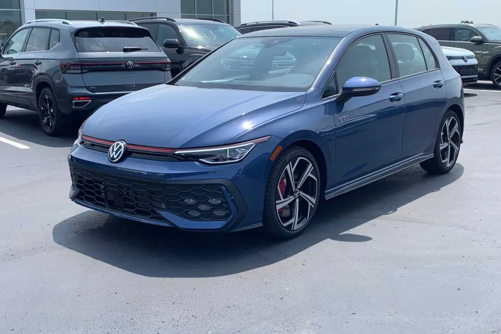 2025 Volkswagen Golf GTI SE photo 1