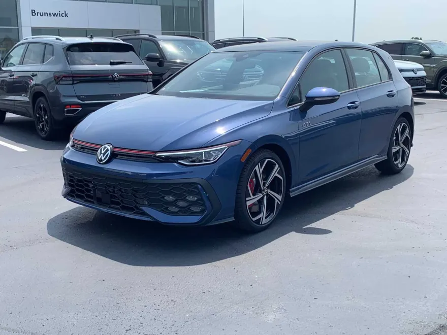 2025 Volkswagen Golf GTI SE photo 1